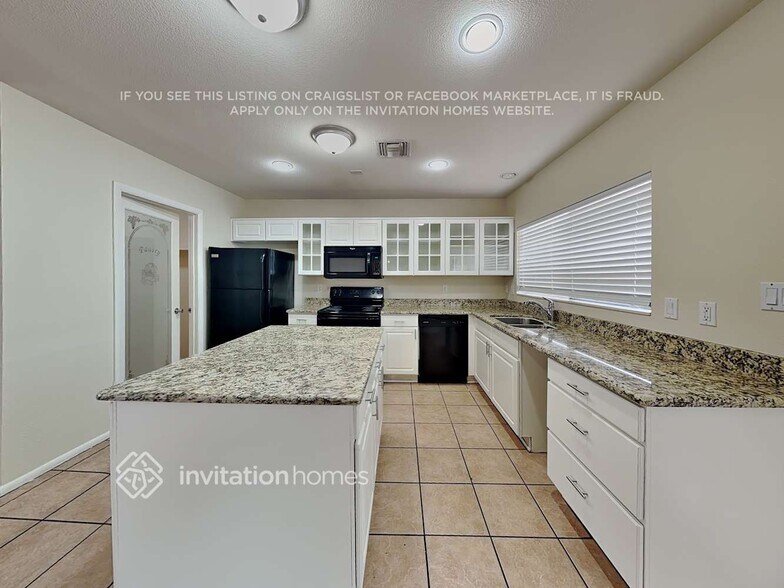 Building Photo - 18839 N 7th Dr