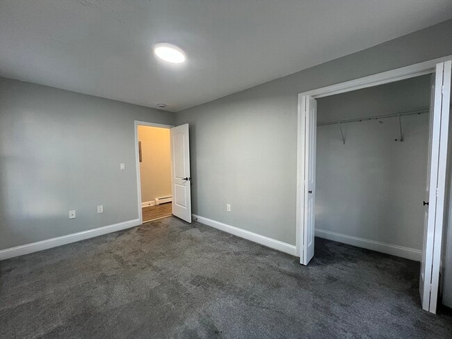 Building Photo - 318 Main St