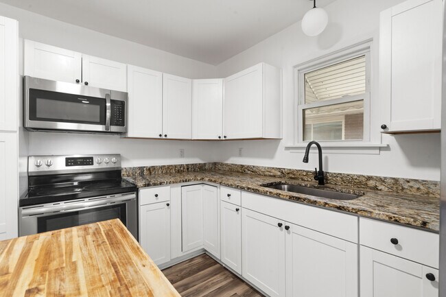 Building Photo - 2416 Sherry Rd