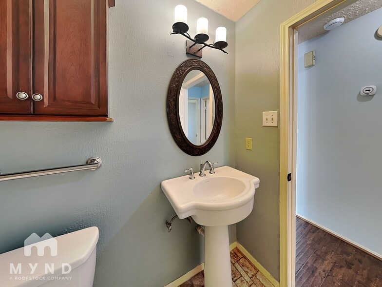 Building Photo - 414 Enfield Dr