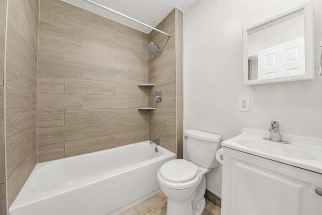 Building Photo - 37 Pearsall Ave