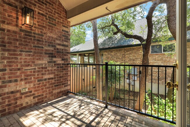 Building Photo - 26 Silverhorn Dr