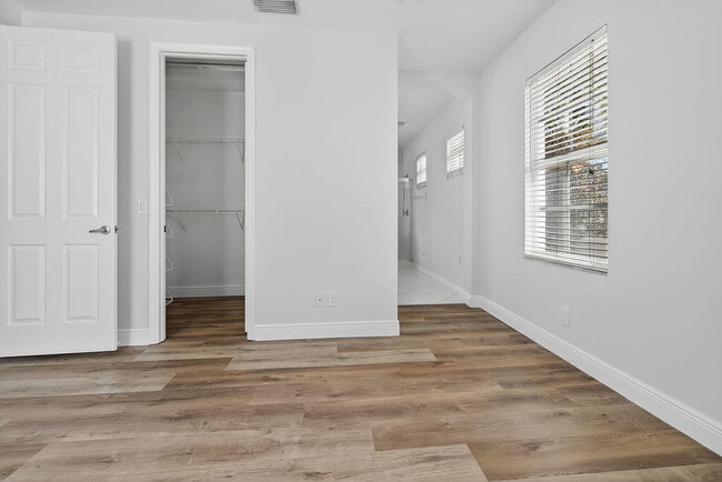 Building Photo - 318 September St