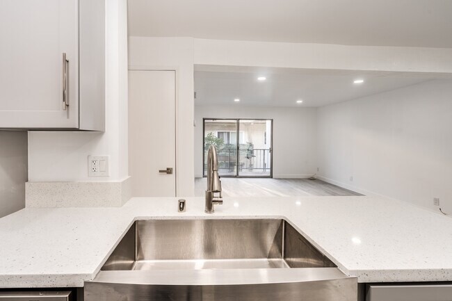 Building Photo - 5460 White Oak Ave