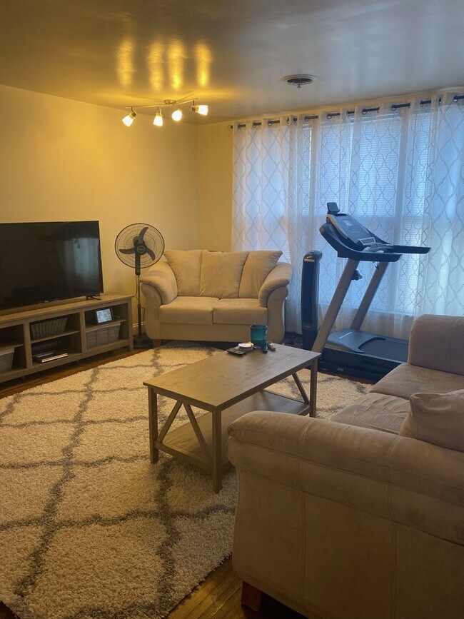 Building Photo - 246 White Bridge Pike