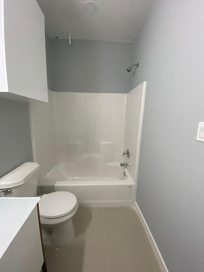 Building Photo - 1428 W Harrison Ave