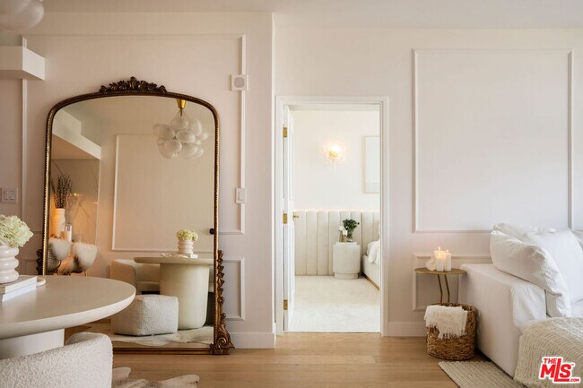 Building Photo - 13700 Marina Pointe Dr