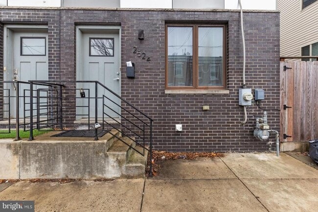 Building Photo - 2524 Sepviva St