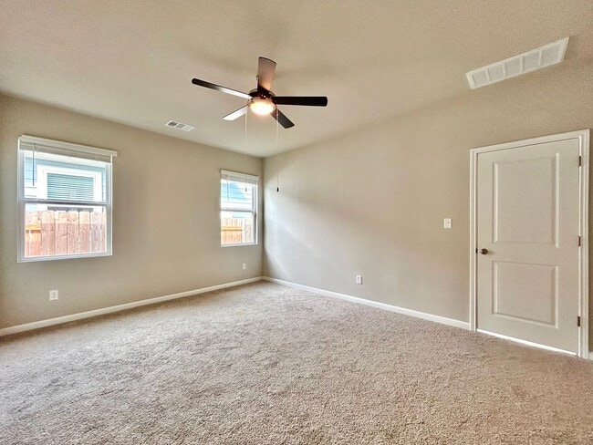 Building Photo - 202 Elm Br Trl