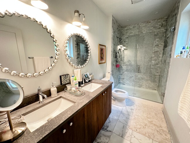 Building Photo - 4420 S Prairie Ave