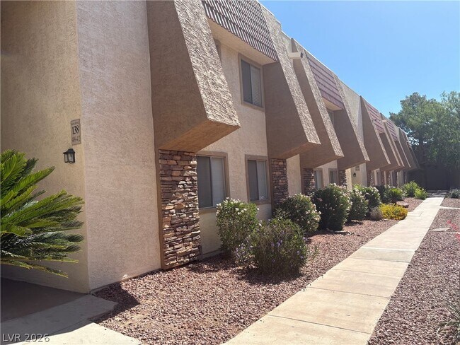 Building Photo - 5278 River Glen Dr