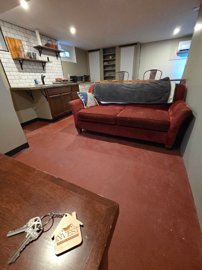 Building Photo - Furnished 1 Bedroom 1 Bath Basement Unit-No Pets-Single Occupancy -NO SMOKING