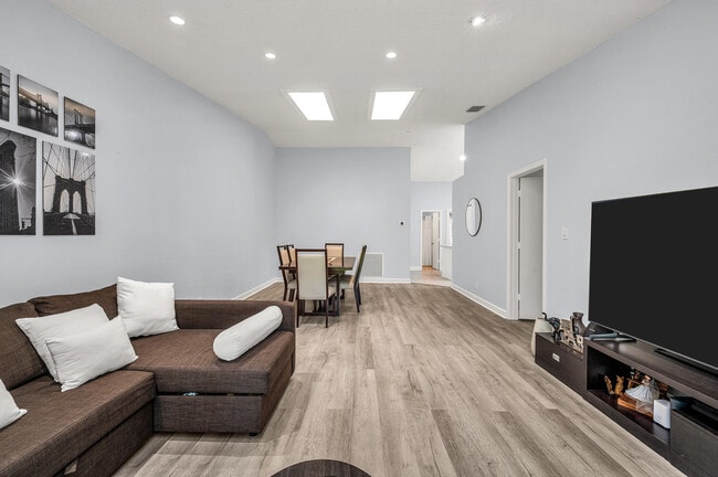 Building Photo - 3811 Arelia Dr