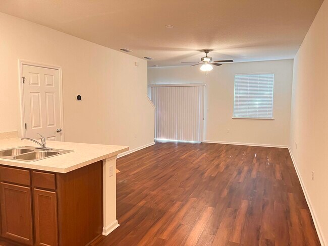 Building Photo - 6085 Greenland Rd