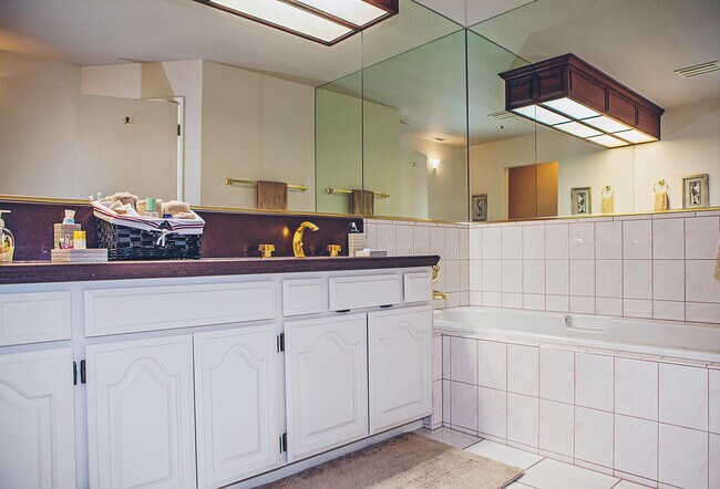 Building Photo - 301 N 1st St