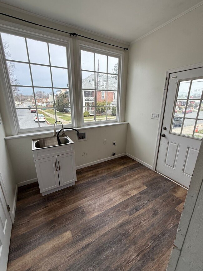 Building Photo - 49 W Commerce St