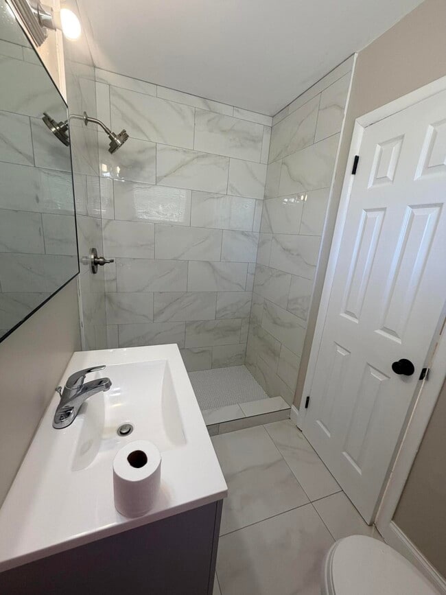 Building Photo - 6036 Westover Rd