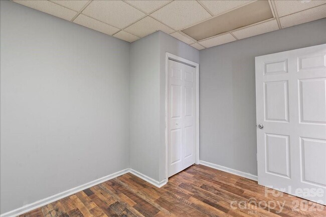 Building Photo - 300 E Gold St