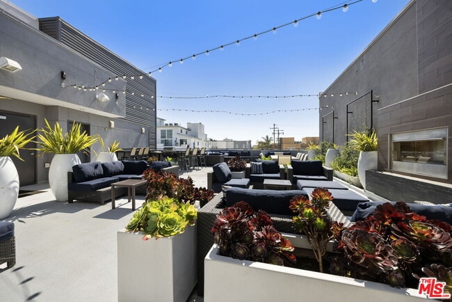 Building Photo - 13337 Beach Ave