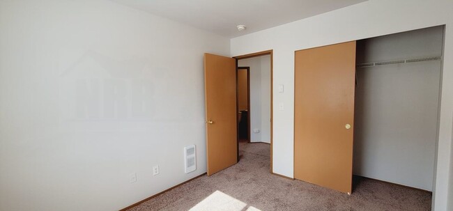 Building Photo - Newly Updated Townhouse in Tacoma! $500.00...