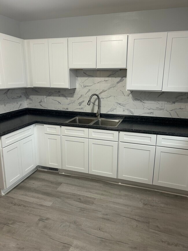 Building Photo - 126 Woodruff Ave