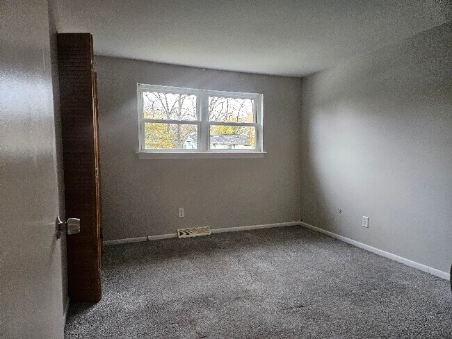 Building Photo - 608 Sunflower Dr