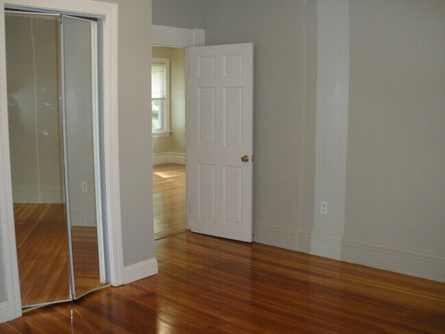 Building Photo - 113 Rockland St