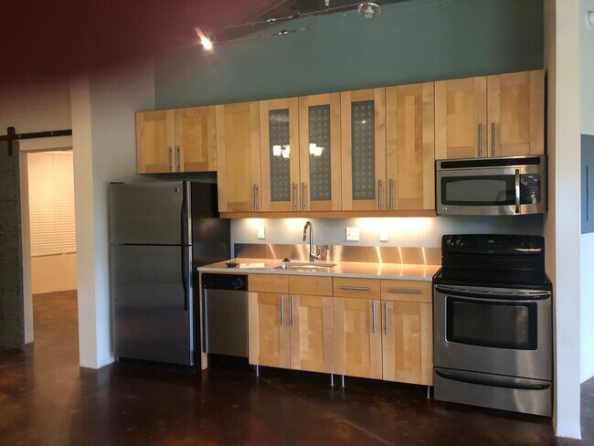 Building Photo - 2064 Herschel St
