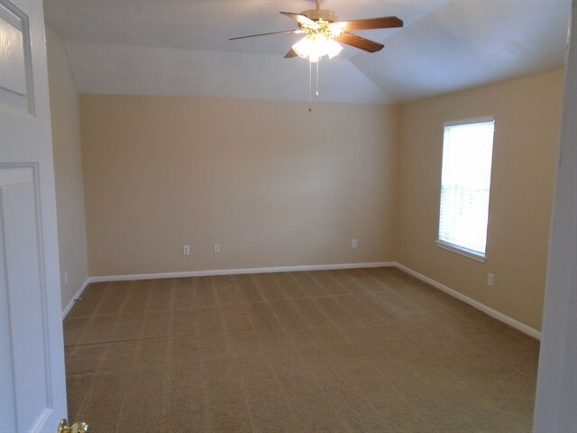 Building Photo - 26887 Castlecliff Ln