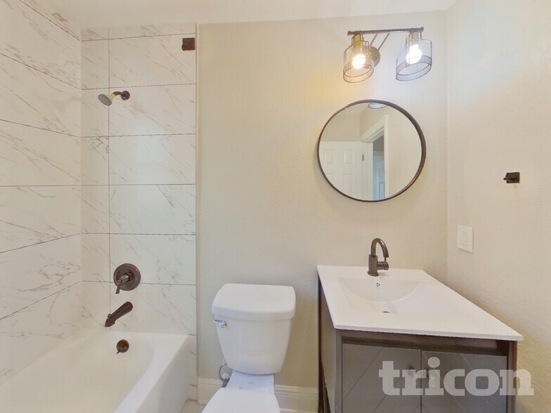 Building Photo - 2462 6th Ave N