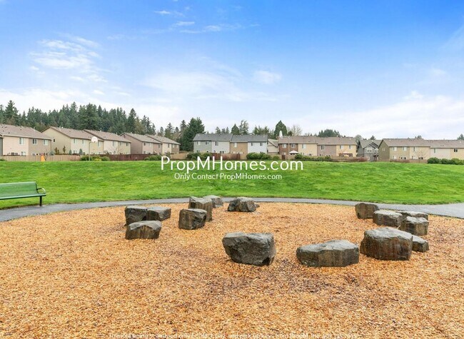 Building Photo - Spacious Four-Bedroom Gem with a Bonus Room to Spark Your Imagination!