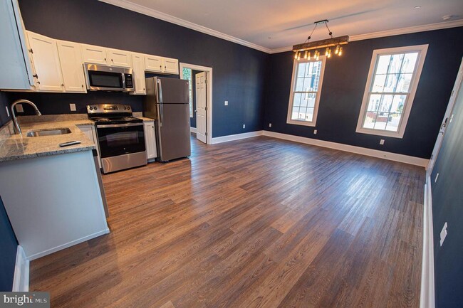 Building Photo - 106 Colonial Ct