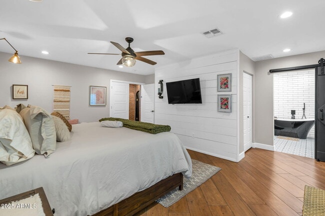 Building Photo - 4402 E Turney Ave