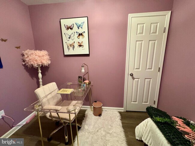 Building Photo - 220 Fountain Ln