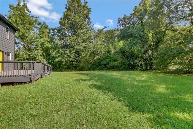 Building Photo - 551 Valley Hill Rd SE