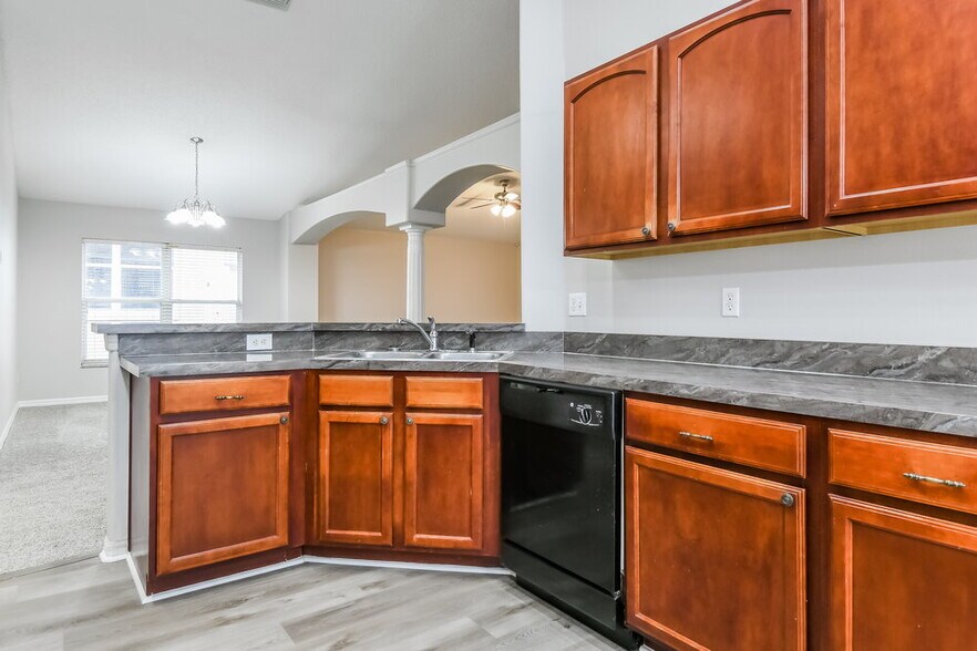 Building Photo - 1140 Stoneham Dr