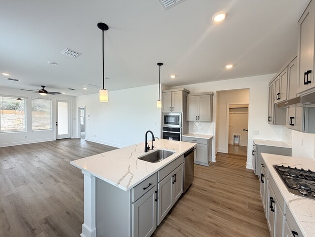 Building Photo - 405 Bauer Lp