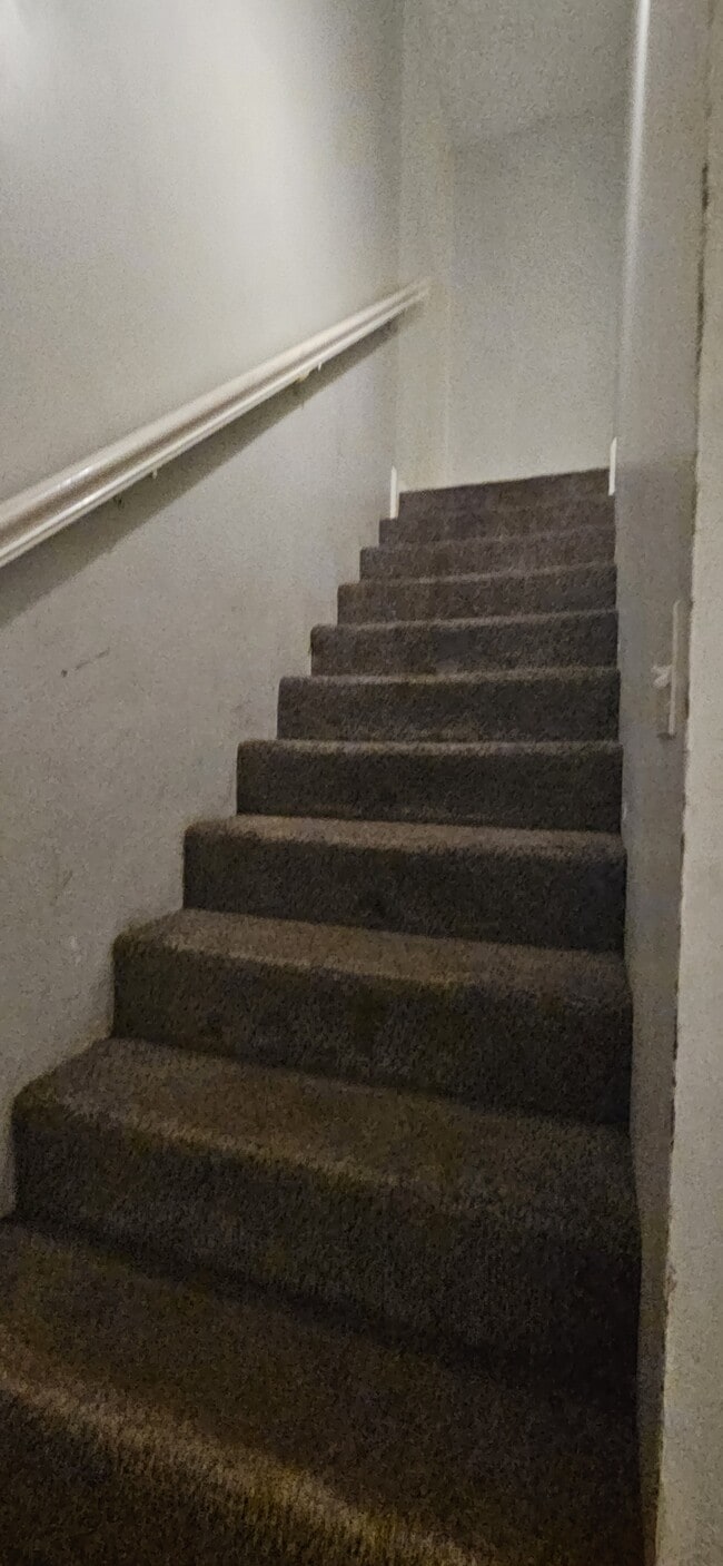 Building Photo - 211 Plantation Rd