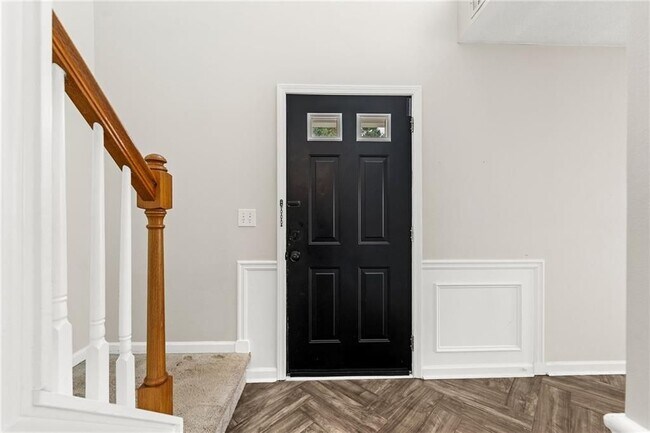 Building Photo - 370 Manor Glen Dr