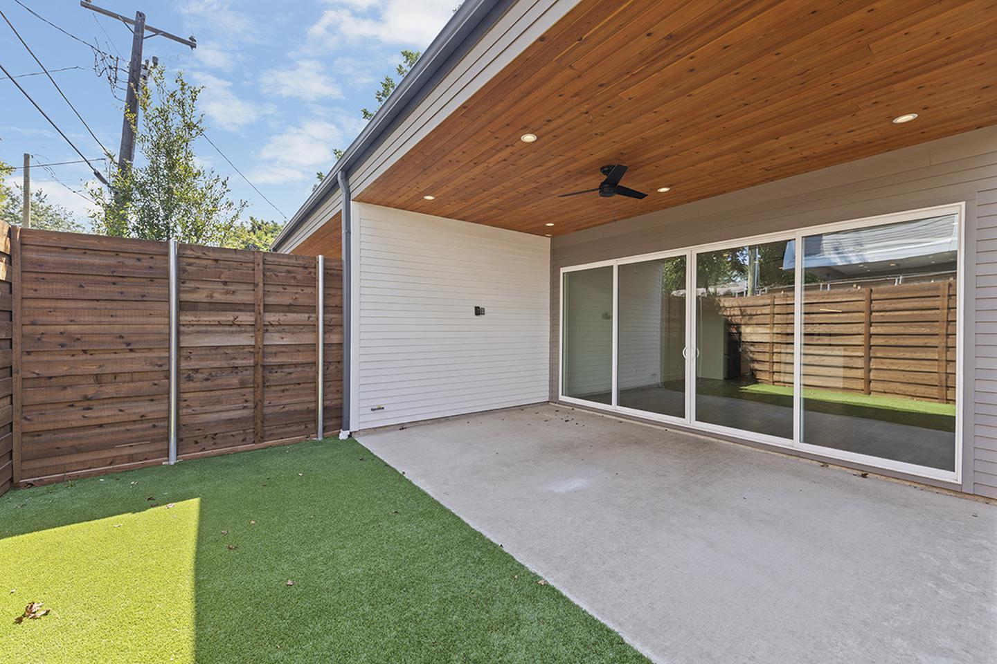 Building Photo - Modern design Oak Lawn townhouse by Inwood...