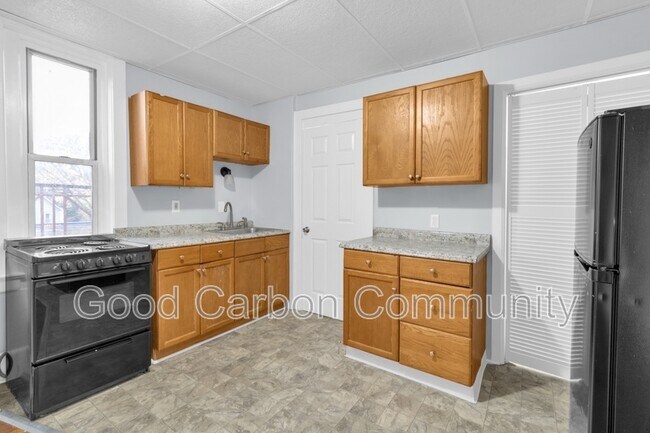 Building Photo - 131 Allen St