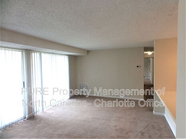 Building Photo - 9520 Shannon Green Dr