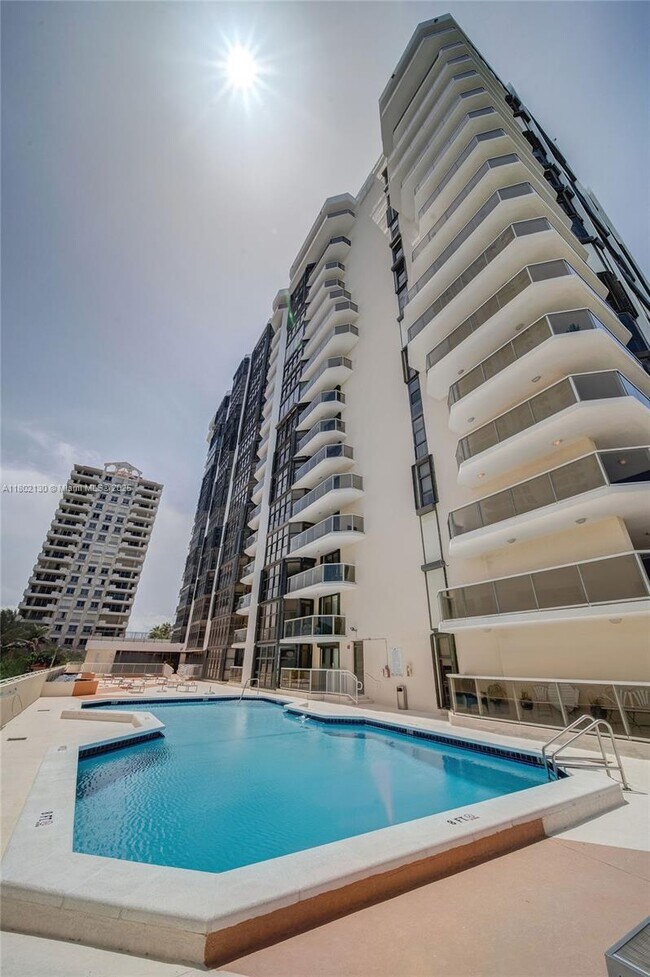 Building Photo - 6423 Collins Ave