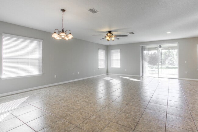 Building Photo - 6794 Glenbrook Dr