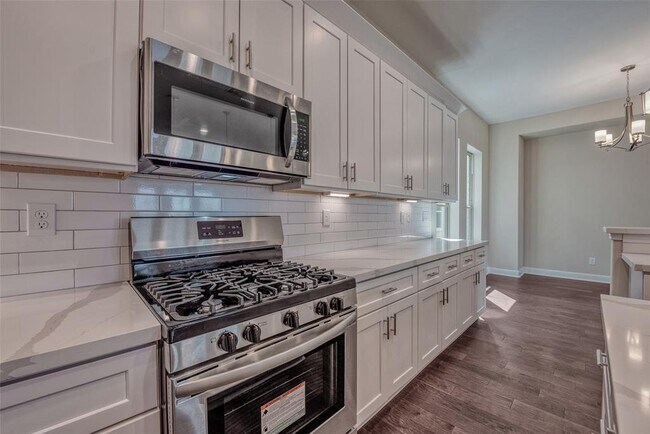 Building Photo - 4135 Du Pont St