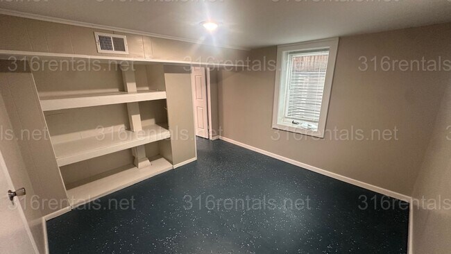 Building Photo - $1195 - 3 bed 1 bath with basement - Single Family Home located in the Southwest neighborhood