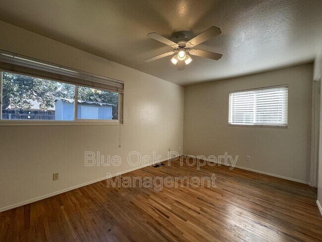 Building Photo - 6 Begonia Ln