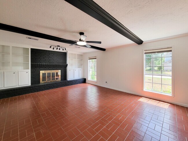 Building Photo - 3930 Cypress Hill Dr