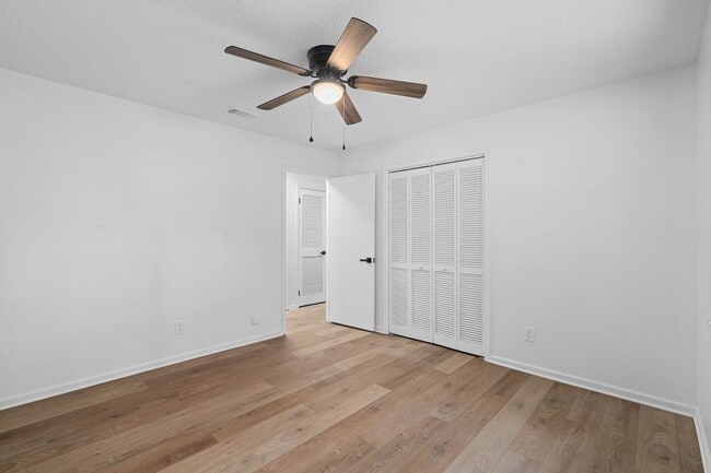 Building Photo - 3/2 Riverfront Brick Ranch, Access to the ...