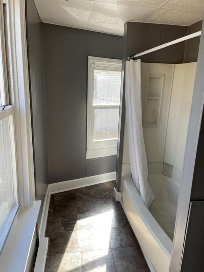 Building Photo - 365-365 N Hanover St